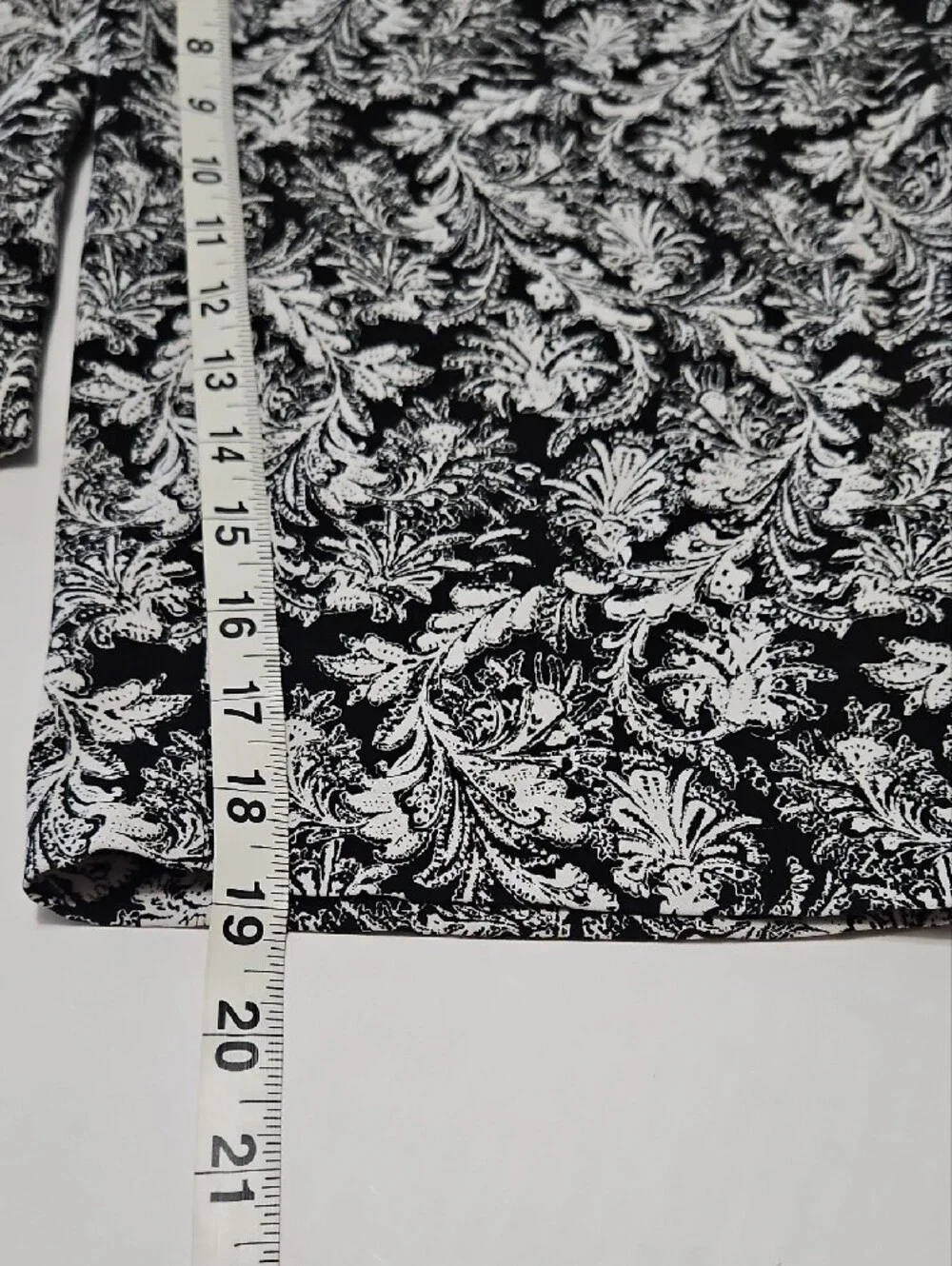Kim Rogers Curvy Black and White Floral Print Capris Size 18W